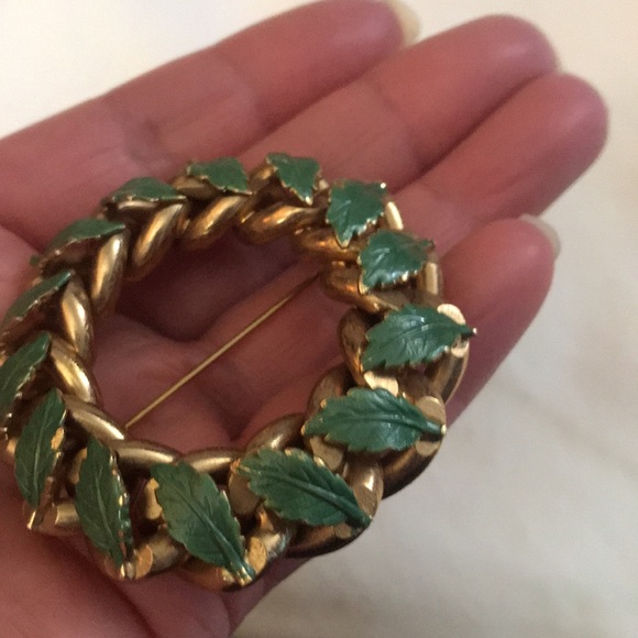 ⚡️FINAL PRICE⚡️ Vintage Leaf Wreath Like Brooch Pin - Picture 5 of 8